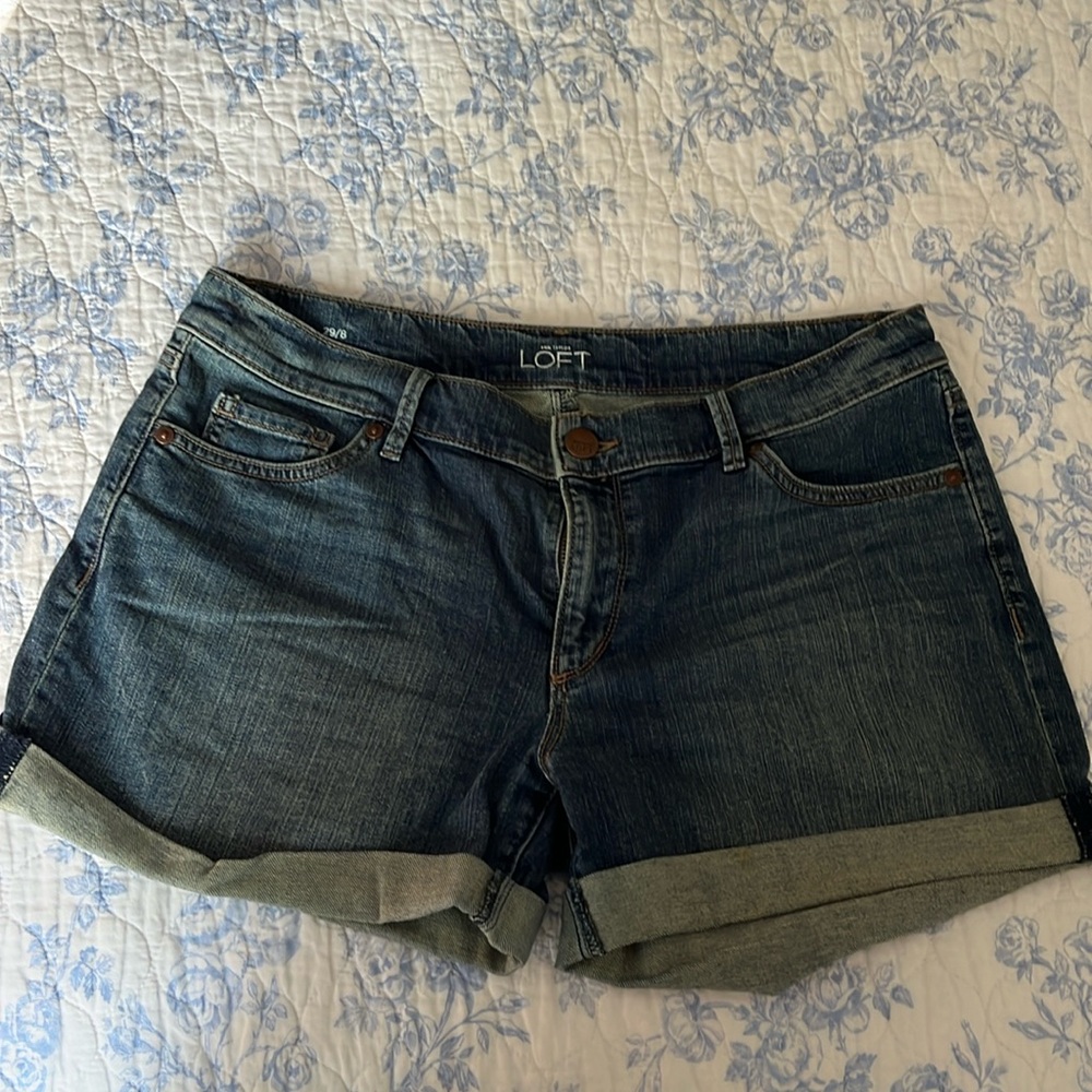 Lift denim shorts!
